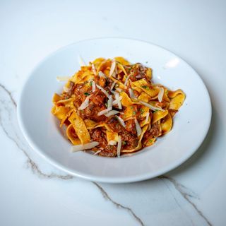 Ragù della nonna fettuccina pasta all'uovo