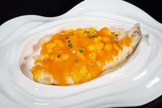 626 Branzino con salsa mango