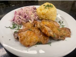 Meniu pulpa dezosată cu cartofi prăjiți, orez simplu  și salata de varza