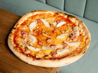 GORGONZOLA, SALSICCIA FRESCA E PERA