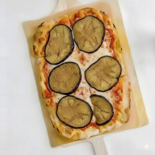 Pinsa Pomodoro Melanzane e Zola