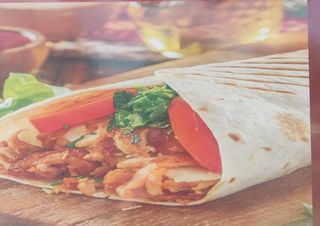 Rollo z mięsem i  frytkami