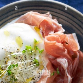 Bruschetta crudo e burrata