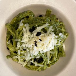 Domaća manistra s pestom od bosiljka