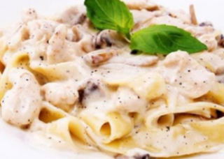 Паста з беконом та куркою 300г