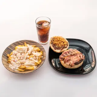 Burger Cow Boy + Patatas Chorreonas + Bebida (0.33 lt.)
