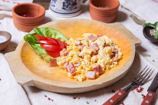 PAPARA ARDELENEASCA CU JAMBON