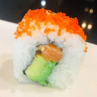 Uramaki Tobiko Roll Salmón (8 Pzs.)