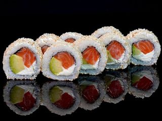 California z łososiem i awokado 8 szt.