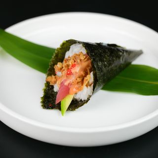 105 Temaki spicy maguro