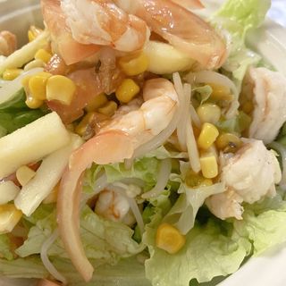 11. Salada de Camarão