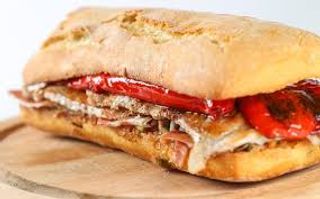 Montadito de lomo y queso