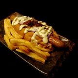 Hot Dog Bratwurst Currywurst & Patatas al estilo belga