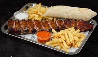 Meniu coaste de porc 1 persoana + Amstel 0,33