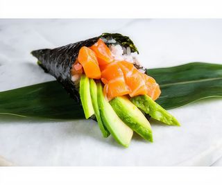 Temaki de salmón y aguacate