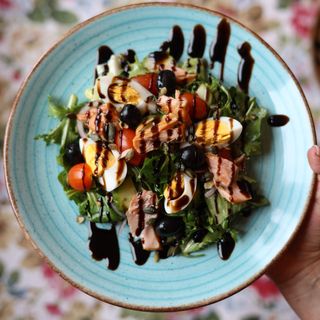 Sałatka z łososiem