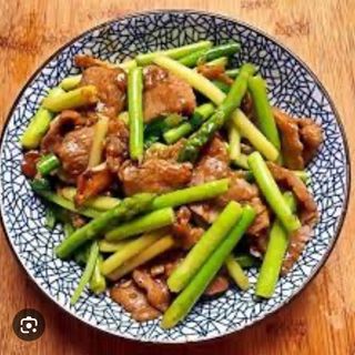 Vitello con asparagi