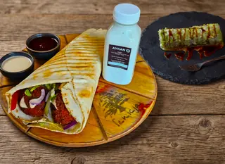 PITA FALAFEL [MEGA, BAKLAWA PISTACJOWA, AYRAN]