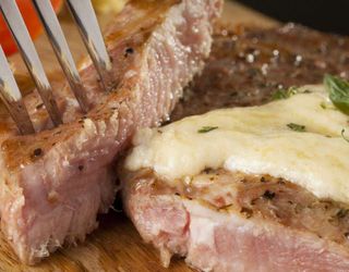 Запеченная баранина под сыром