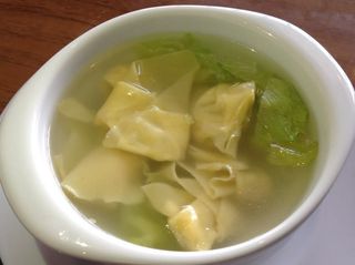 5. Sopa de Wan Tun