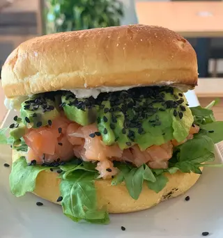 Salmón Bagel