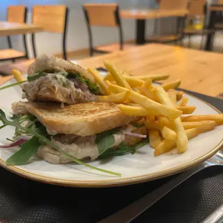 Sándwich de atún
