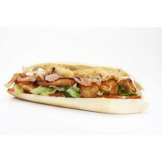 Bocadillo de pechuga de pollo con bacon