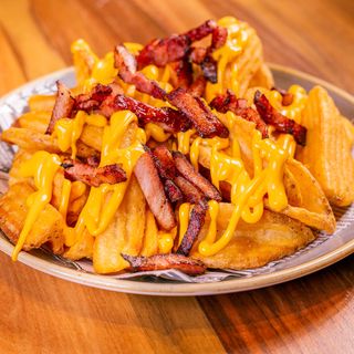 Cartofi cu chedar si bacon  