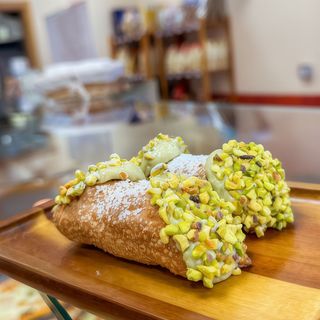 Cannoli con crema al pistacho