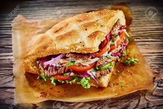 Дюнер в питка с яйце