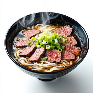 Makaron udon z wołowiną i sosem