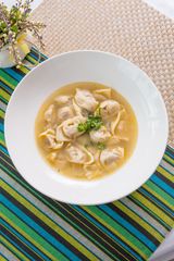 Пельмени с бульоном
