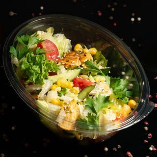 Теплий салат з куркою