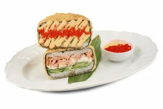 Sushi burger Big z pieczonym łososiem