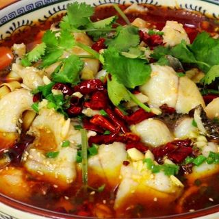  Stufato di branzino con verdure in brodo piccante 水煮鱼