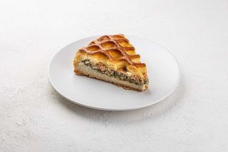 Пиріг з лососем, шпинатом та фетою