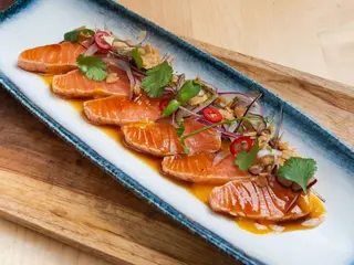 68.Tataki de salmón (8 uds.)