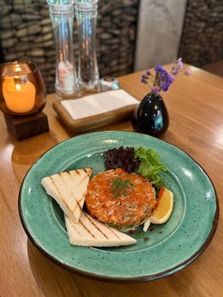 Тар-тар з лосося з крем-сиром (240г)