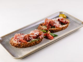 Брускети з пармою і в'яленими томатами (170г)