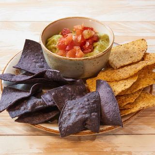 Nachos e guacamole