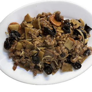 62. Свинско с бамбук, гъби, моркови, кълнове (500г)