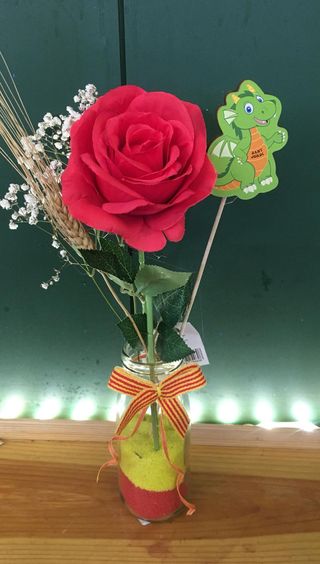 Rosa Sant Jordi amb botella i drac.