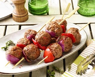 Brochettes de viande hachée