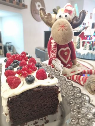 Bolo de cacau, framboesa e banana - quadrado