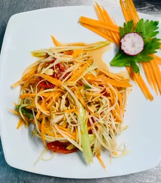 1. Som tam thai