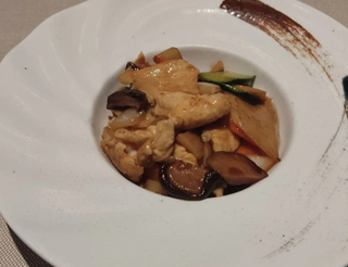 Pollo con funghi e bambù