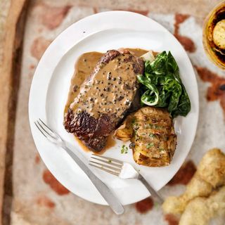 Стейк "Пеппер" с перечным соусом