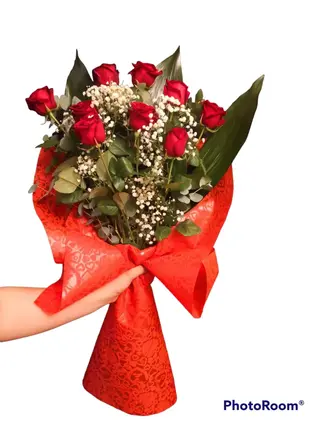 9 rose rosse a gambo lungo