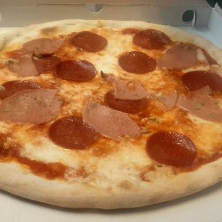 Pizza salame e cotto 