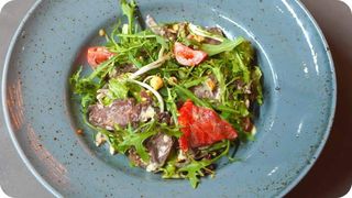 Фитнес-салат с ростбифом